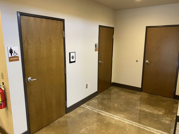 Office For Lease: 1495 N Business Ih 35, New Braunfels, TX 78130
